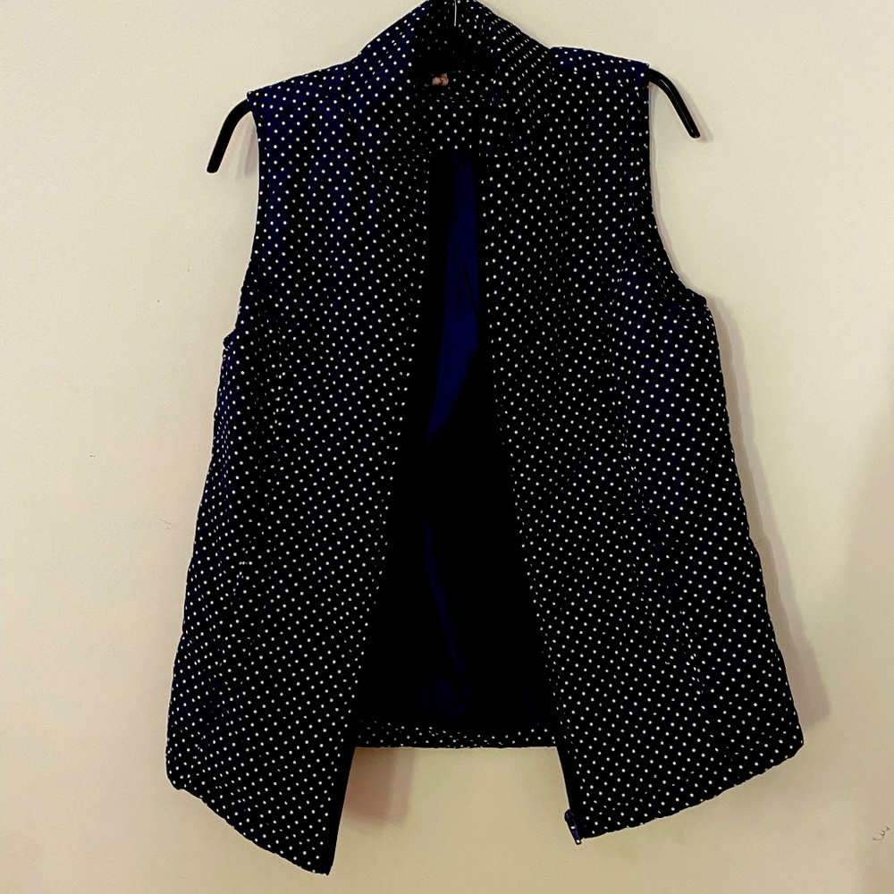 Blue vest with white polka-dot